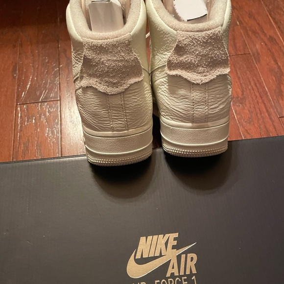 Air Force 1 Women's High Top - Picture 2 of 6